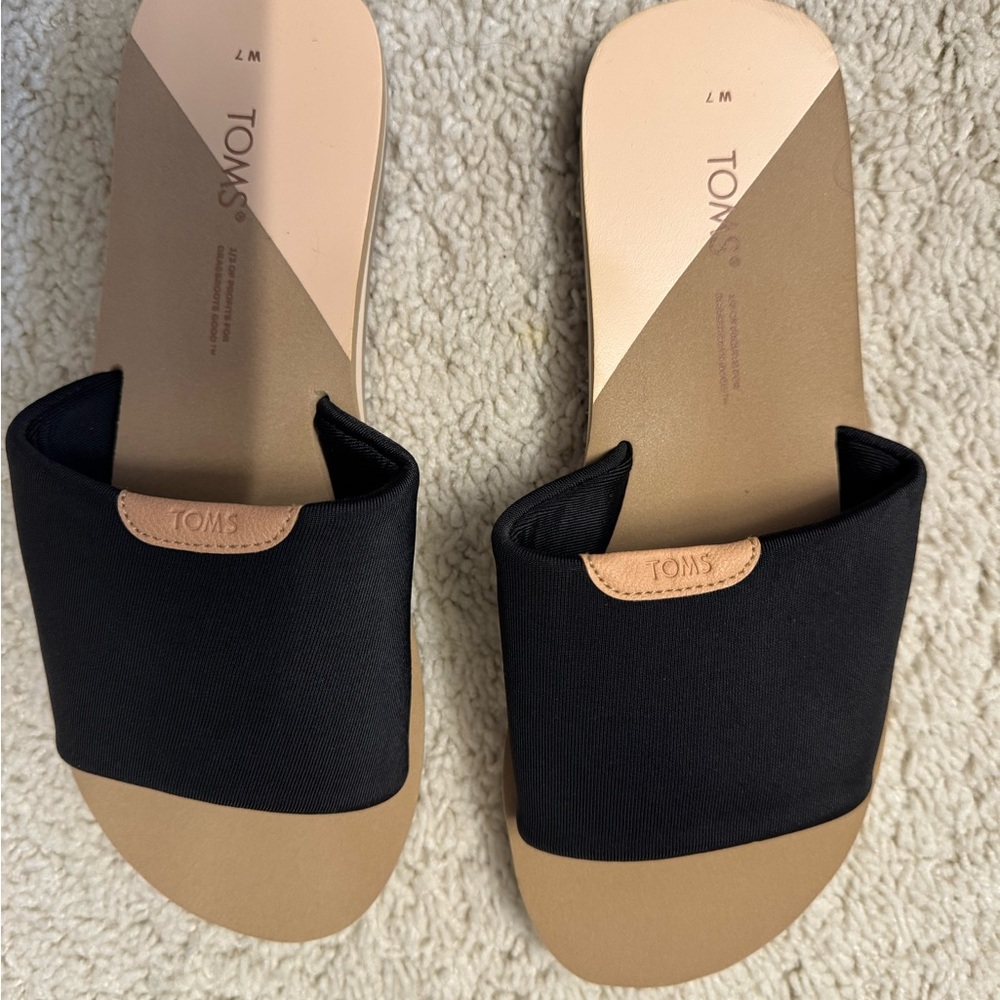 TOMS Women's Black and Tan Slide Sandals